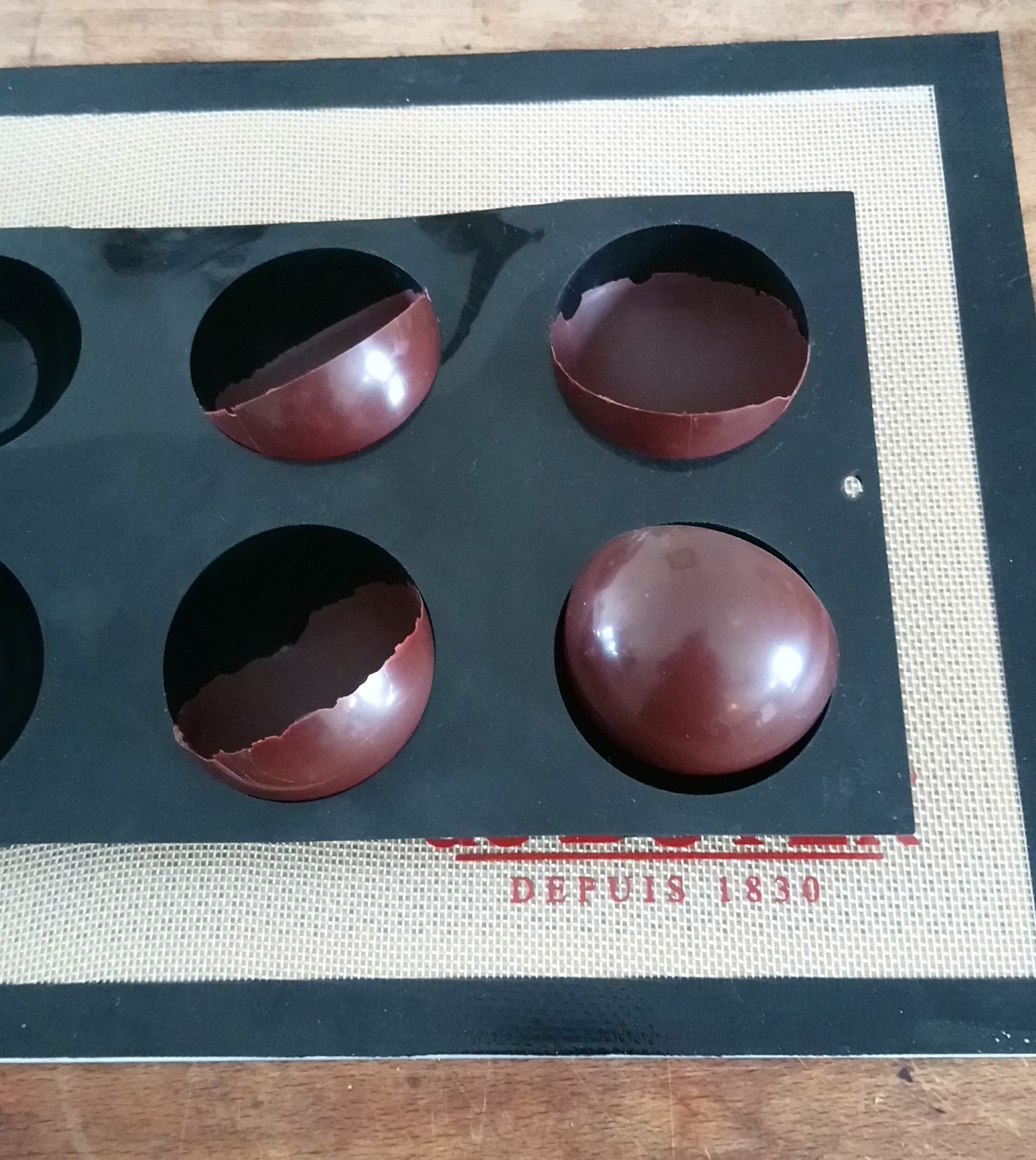 De Buyer Moul'Flex Silicone Mould - 6 Hemispherical Portions