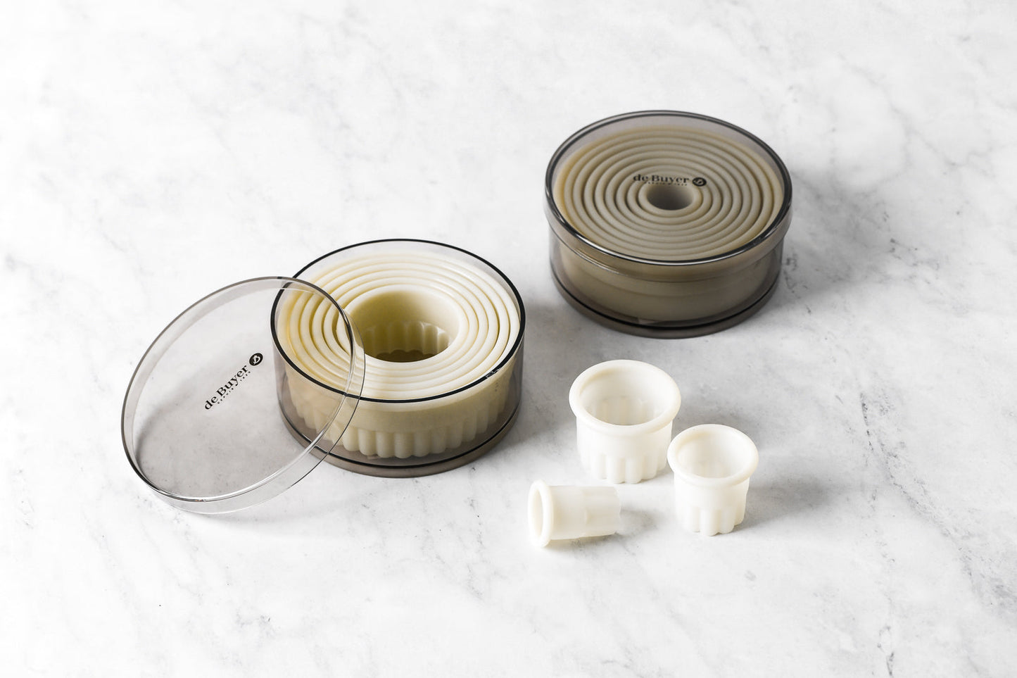 De Buyer Box of 9 Plastic Round Plain Cutters (2-10cm)