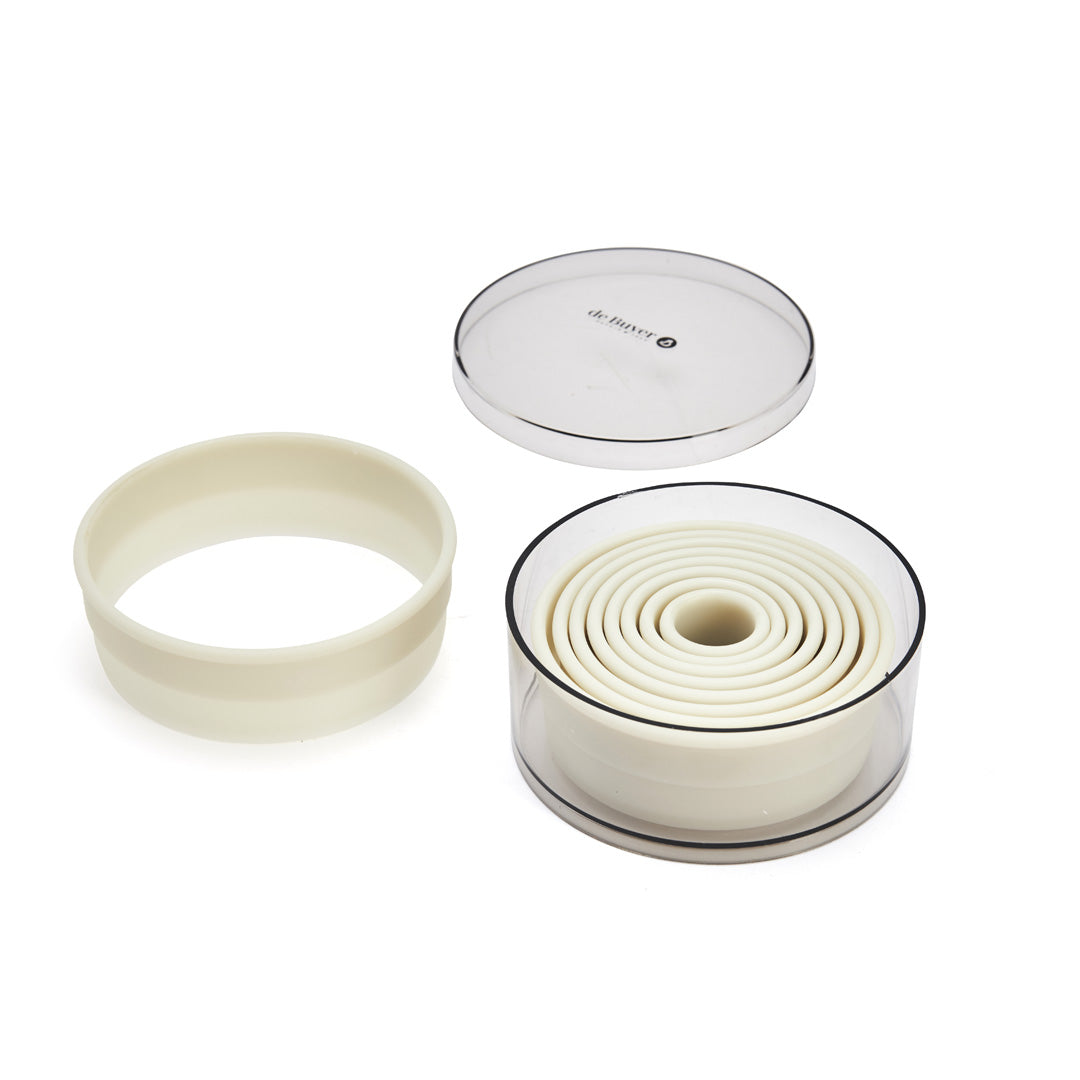 De Buyer Box of 9 Plastic Round Plain Cutters (2-10cm)